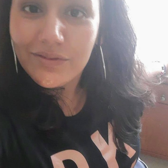 Meet your Posher, Lisa - Picture 2 of 2